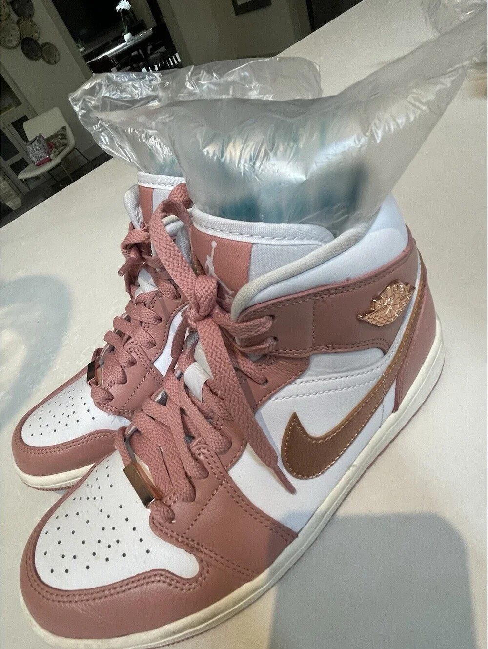 Nike Air Jordan 1 Mid FB9892-670 Pink White Bronze Men’s Size 8.5